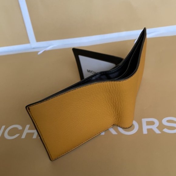 Michael Kors Men`s Cooper Pebbled Leather Billfold Wallet With Passcase - Picture 6 of 16